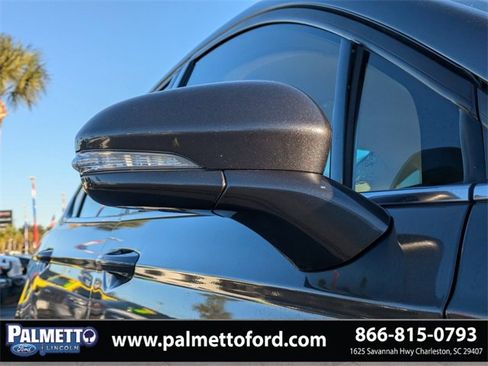 Used 2015 Ford Fusion SE image 12