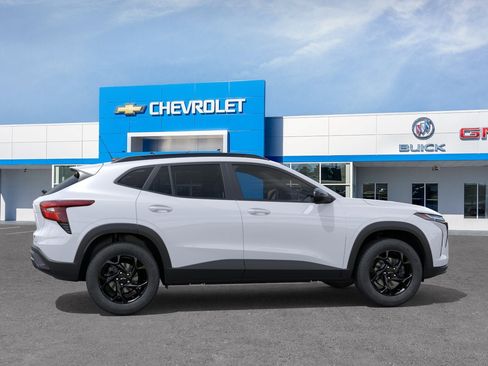 New 2026 Chevrolet Trax LT w/ Midnight Edition FWD image 24