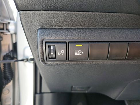 Used 2022 Toyota Corolla LE image 18