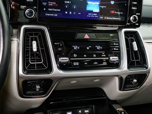 Certified 2023 Kia Sorento EX w/ Panoramic Sunroof Package image 19