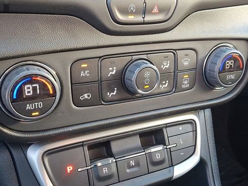 Used 2023 GMC Terrain SLE w/ Driver Convenience Package image 15