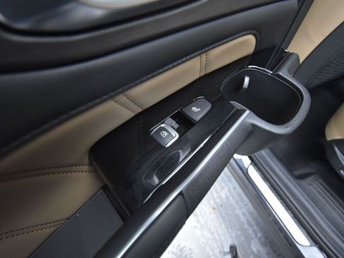 Used 2025 Kia Sorento SX Prestige w/ Olive Brown Leather Package image 10