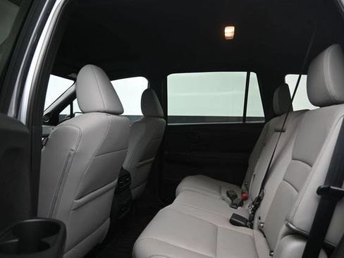 Used 2024 Honda Passport EX-L image 11