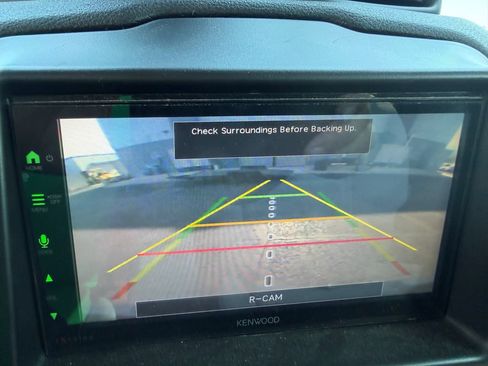 Used 2019 Jeep Renegade Latitude FWD image 12