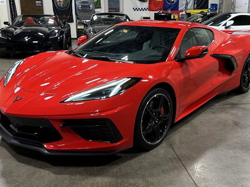 Used 2021 Chevrolet Corvette Stingray Coupe w/ Z51 Performance Package image 17