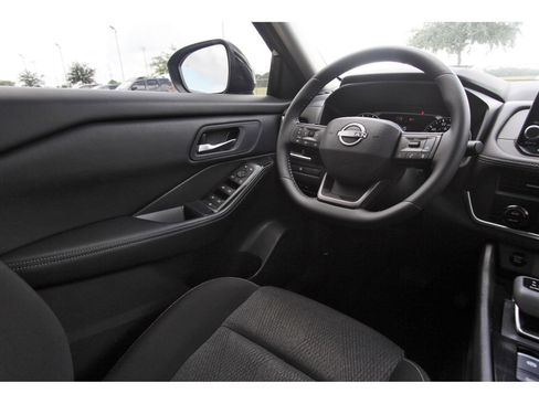 Certified 2026 Nissan Rogue SV FWD image 11
