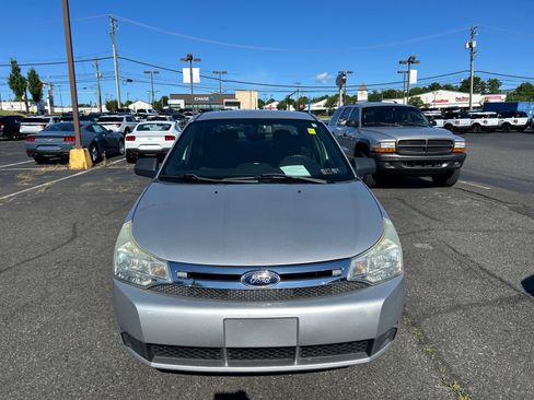 Used 2011 Ford Focus SE w/ 201A Rapid Spec Order Code FWD image 2