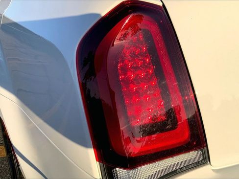 Used 2022 Chrysler 300 Touring w/ Sport Appearance Package image 18