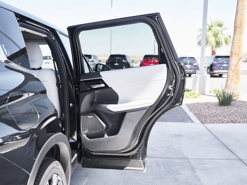 New 2025 Mitsubishi Outlander SE image 13