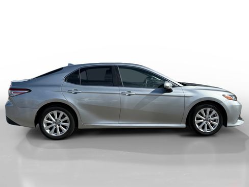 Used 2019 Toyota Camry LE FWD image 6