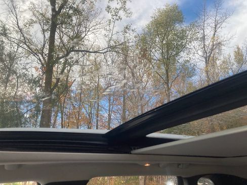 Used 2019 Jeep Cherokee Limited image 25