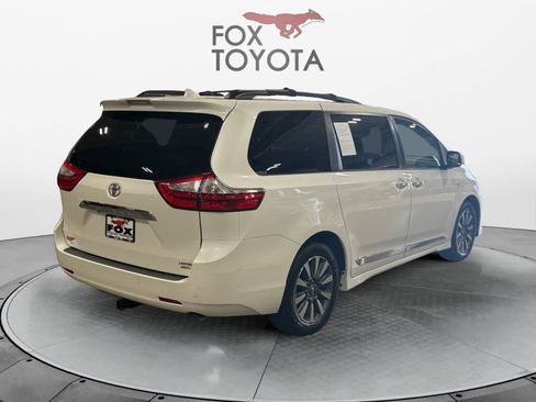 Used 2018 Toyota Sienna Limited Premium image 6