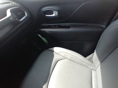 Used 2022 Jeep Renegade Limited image 33