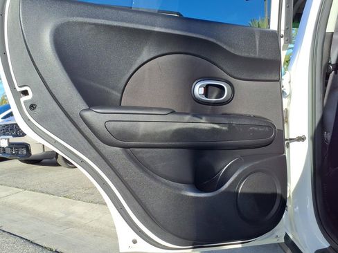 Used 2018 Kia Soul image 23