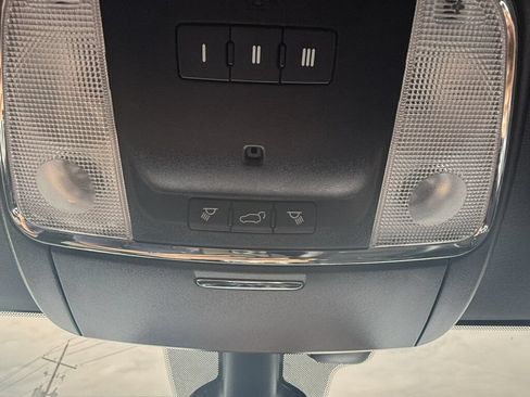 Used 2020 Jeep Grand Cherokee Altitude AWD/4WD image 34