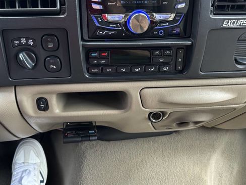 Used 2005 Ford Excursion Limited image 27