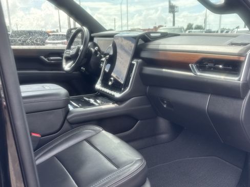 Used 2025 GMC Yukon Denali AWD/4WD image 13