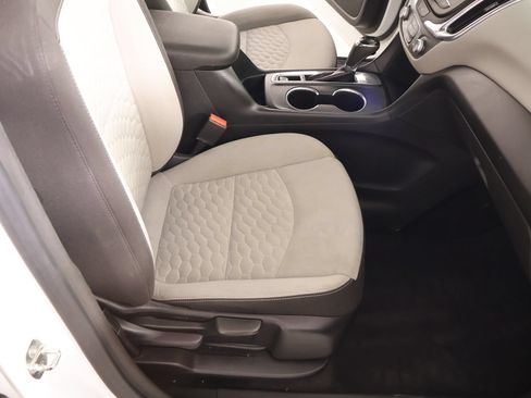 Used 2020 Chevrolet Equinox LS w/ LS Convenience Package FWD image 12