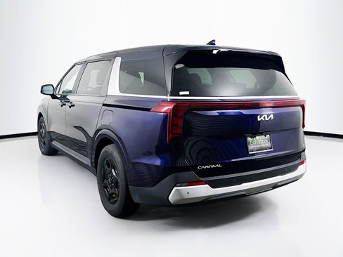 Used 2025 Kia Carnival FWD image 5