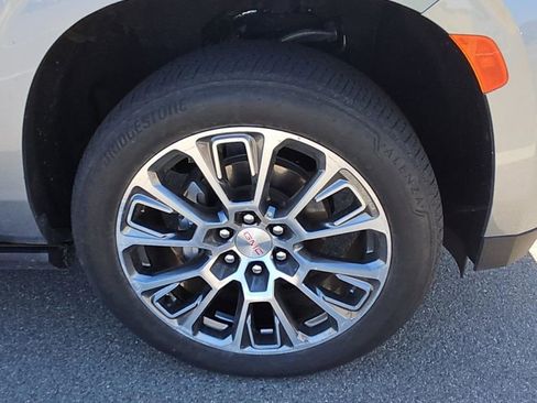 Used 2024 GMC Yukon Denali RWD image 2