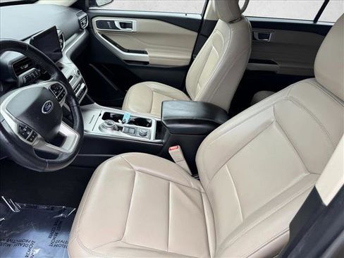 Used 2021 Ford Explorer XLT w/ Equipment Group 202A image 9