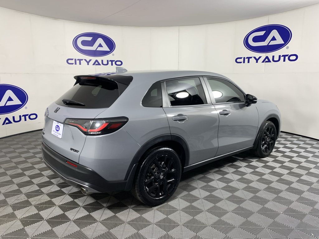 Used 2025 Honda HR-V Sport image 3