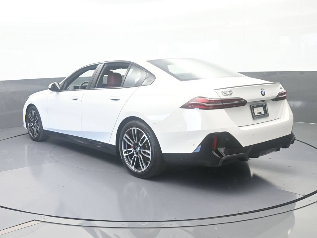 Used 2027 BMW 530i RWD image 4
