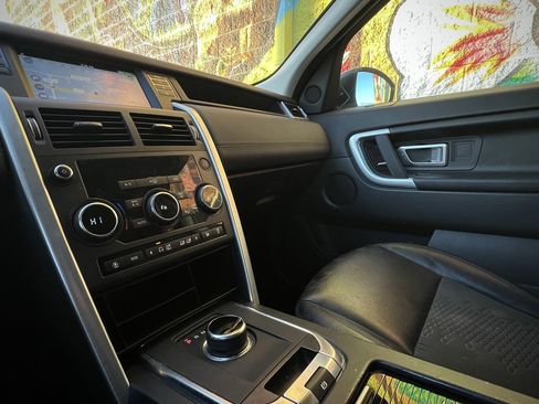 Used 2019 Land Rover Discovery Sport SE image 39