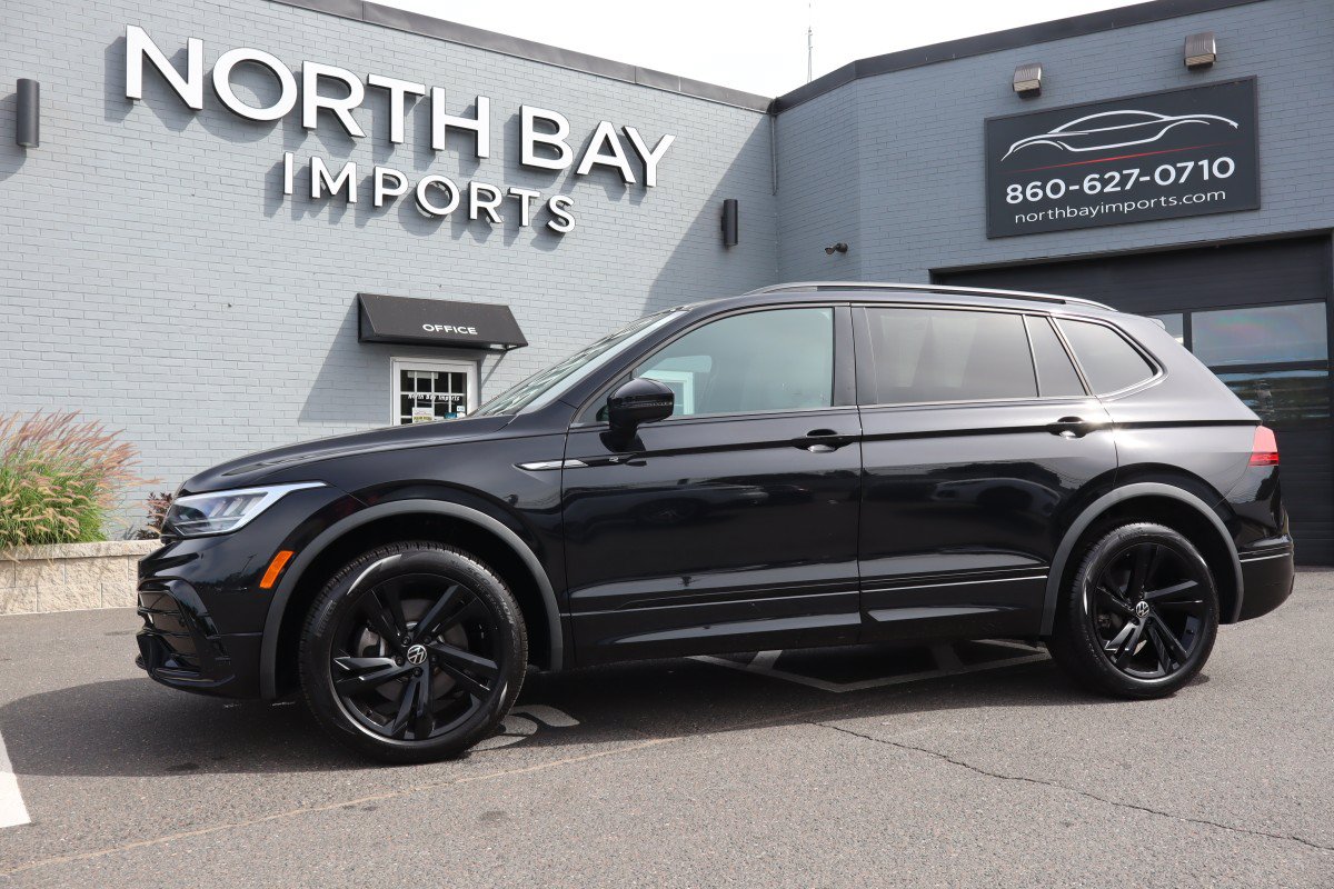 Used 2024 Volkswagen Tiguan SE R-Line AWD/4WD image 1