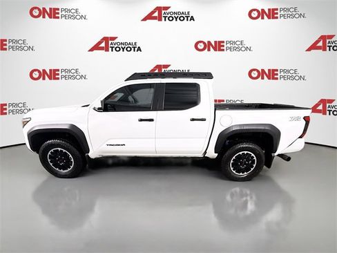 Certified 2025 Toyota Tacoma TRD Off-Road image 4