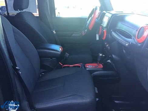 Used 2018 Jeep Wrangler Unlimited Sport S image 19