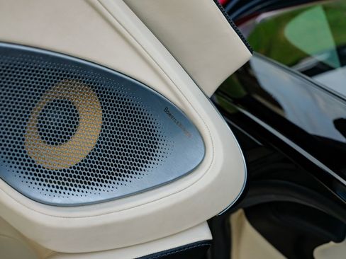 Used 2021 McLaren GT RWD image 32