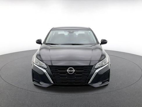 Used 2025 Nissan Altima 2.5 SV FWD image 2