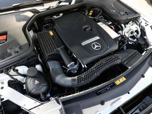 Used 2017 Mercedes-Benz E 300 4MATIC image 50