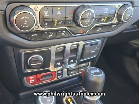 Used 2024 Jeep Wrangler Rubicon w/ Technology Group image 23