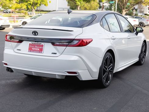 New 2026 Toyota Camry Hybrid FWD image 5