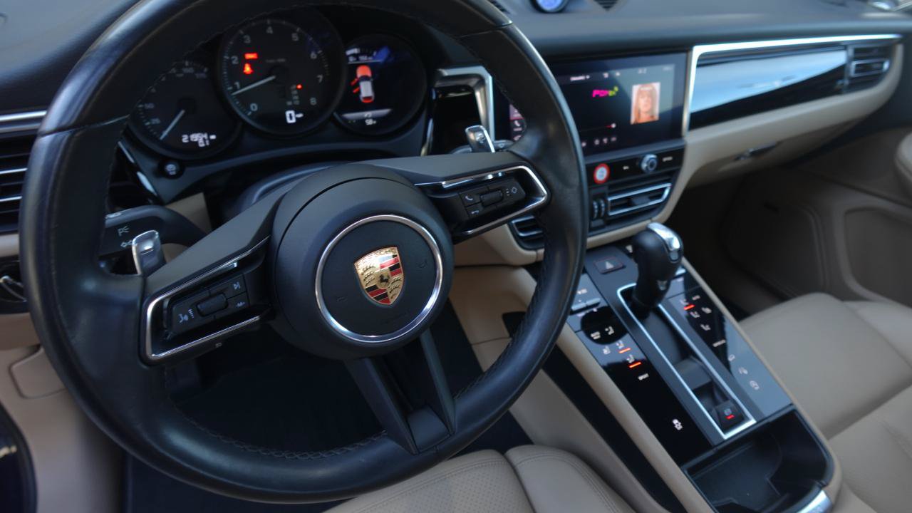 Used 2022 Porsche Macan w/ Premium Package AWD/4WD image 10