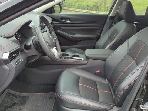 Used 2022 Nissan Altima 2.5 SR w/ Midnight Edition Package image 16