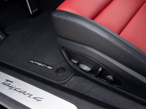 Used 2025 Porsche Taycan 4 Cross Turismo image 21