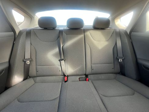 Used 2025 Kia K4 LXS image 38