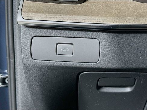 New 2026 Volvo XC90 B6 Plus w/ Protection Package Premier image 10