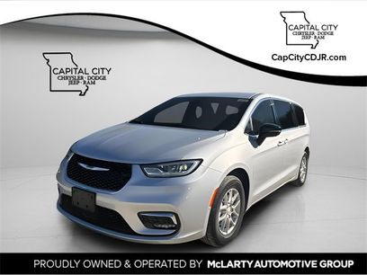 New 2026 Chrysler Pacifica Select