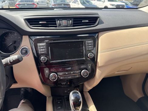 Used 2018 Nissan Rogue SL w/ Premium Package image 14