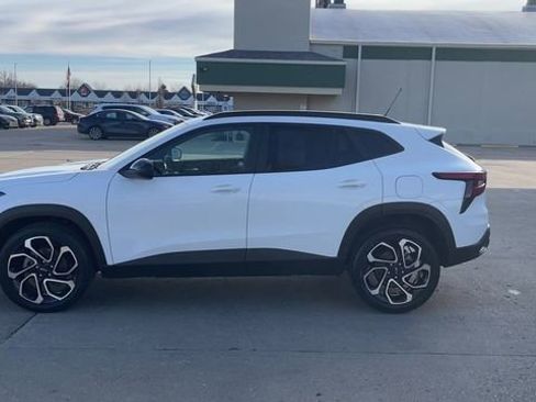 Used 2024 Chevrolet Trax RS w/ Sunroof Package image 5