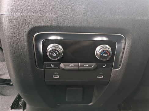 Used 2024 GMC Yukon XL Denali image 17