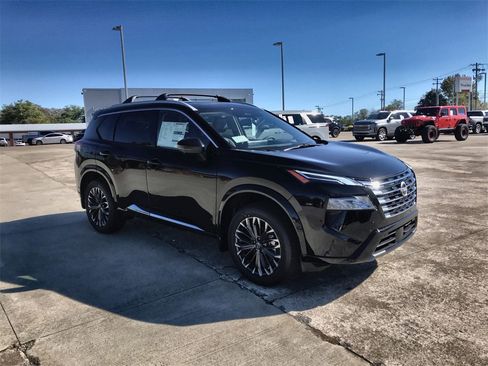 New 2026 Nissan Rogue Platinum w/ Platinum Premium Package image 2