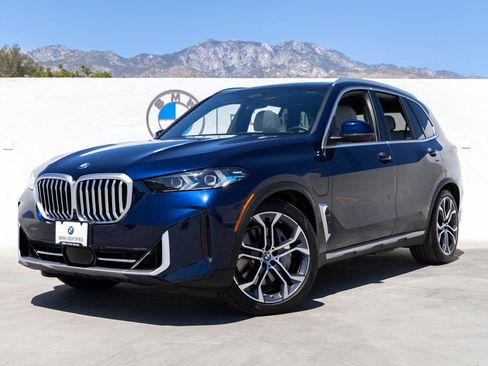 Certified 2024 BMW X5 xDrive50e w/ Premium Package AWD/4WD image 8