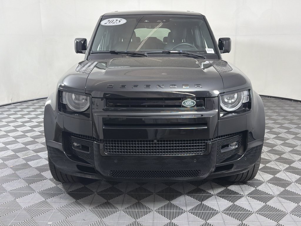 Used 2025 Land Rover Defender 130 X-Dynamic SE AWD/4WD image 11