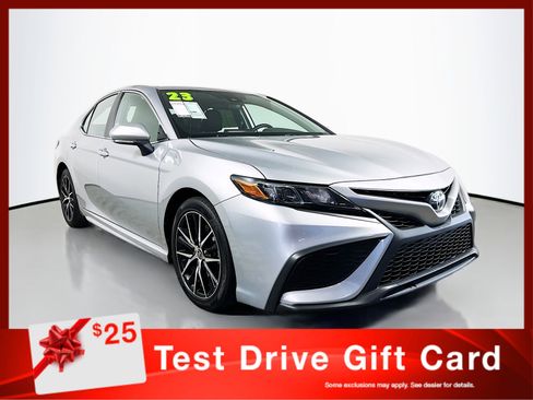 Used 2023 Toyota Camry SE image 1