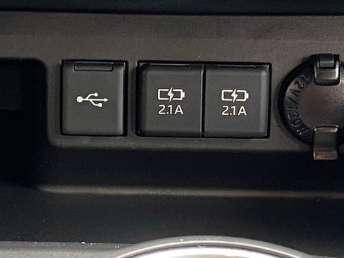 Used 2021 Toyota Highlander XLE FWD image 33